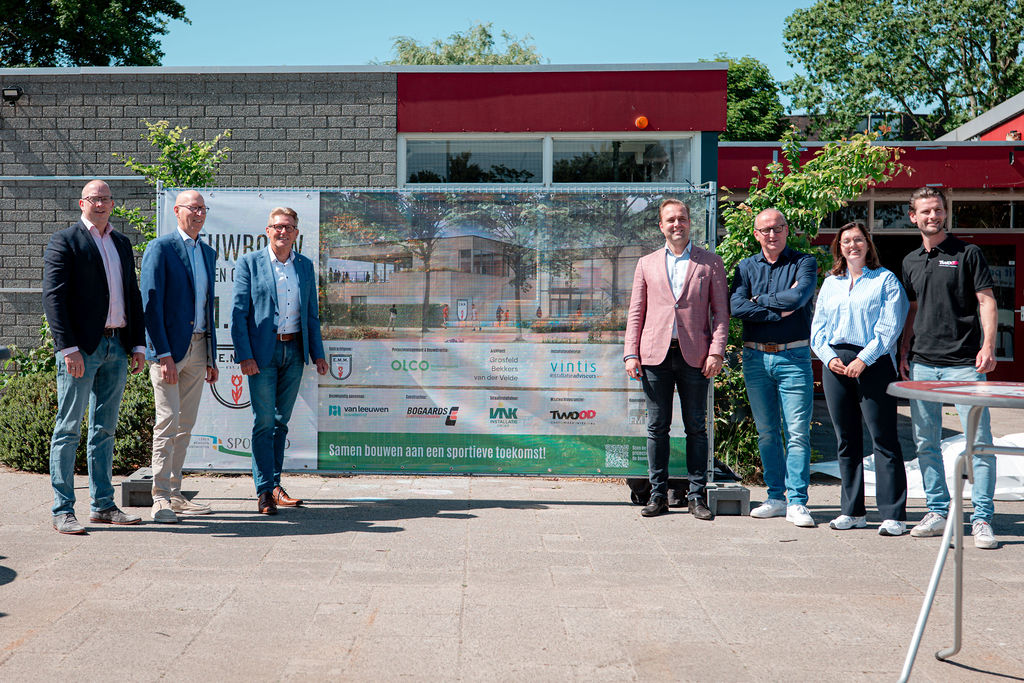 Start bouw kleed- en clubgebouw E.M.M.'21