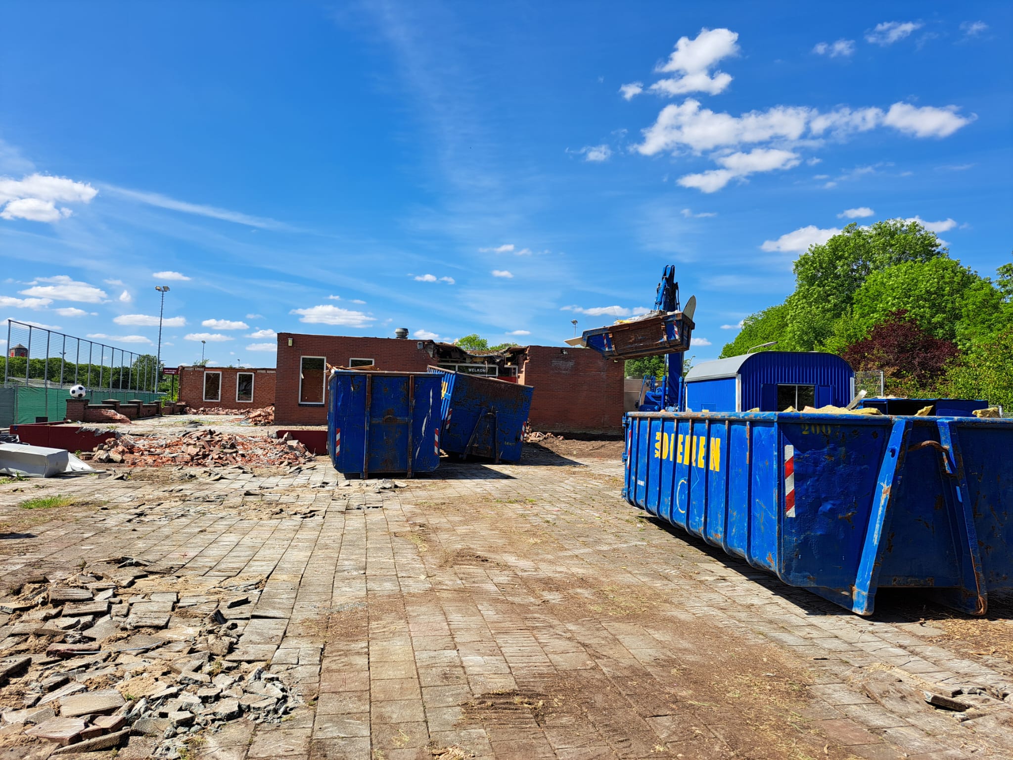 Sloop gebouw A - E.M.M.'21 is gestart